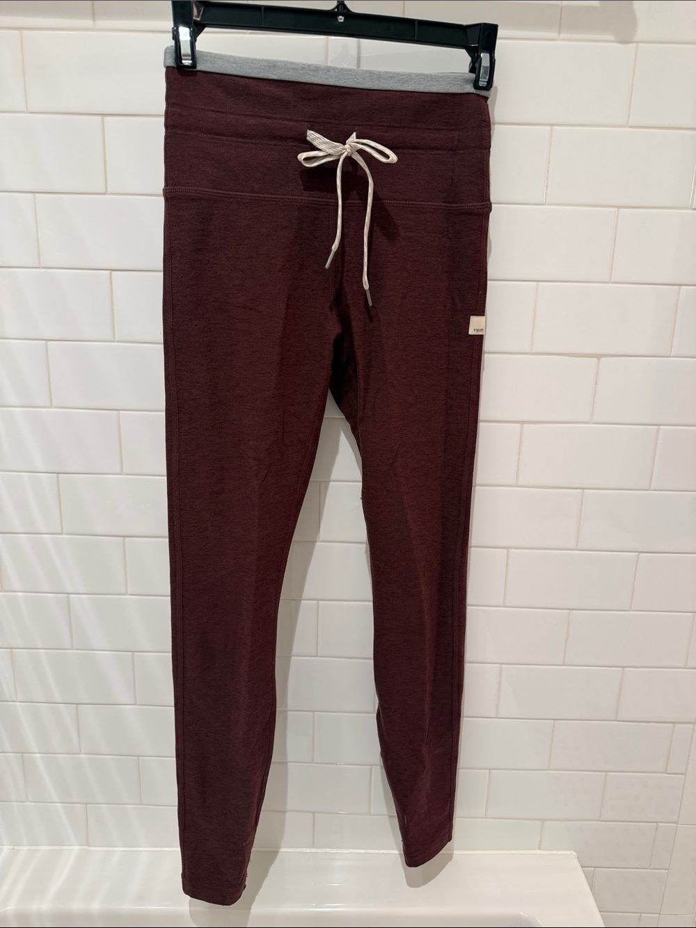 Vuori Women’s Burgundy Drawstring Leggings with Cream Tie